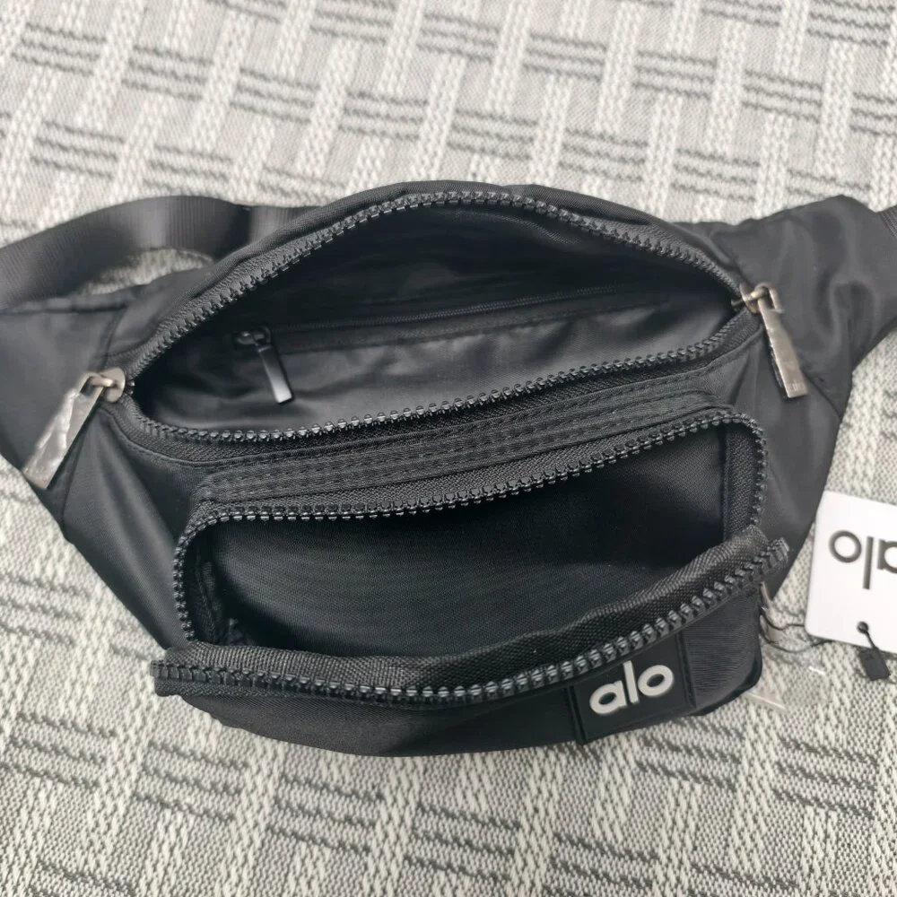 NWT ALO Yoga Explorer Adjustable Waist Pack - Nylon Design